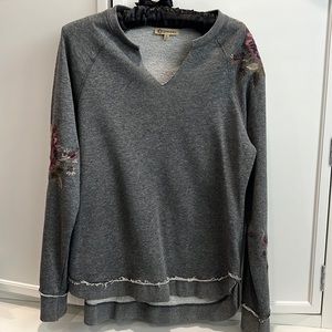 Democracy distressed v-neck long sleeve top, heathers gray size medium